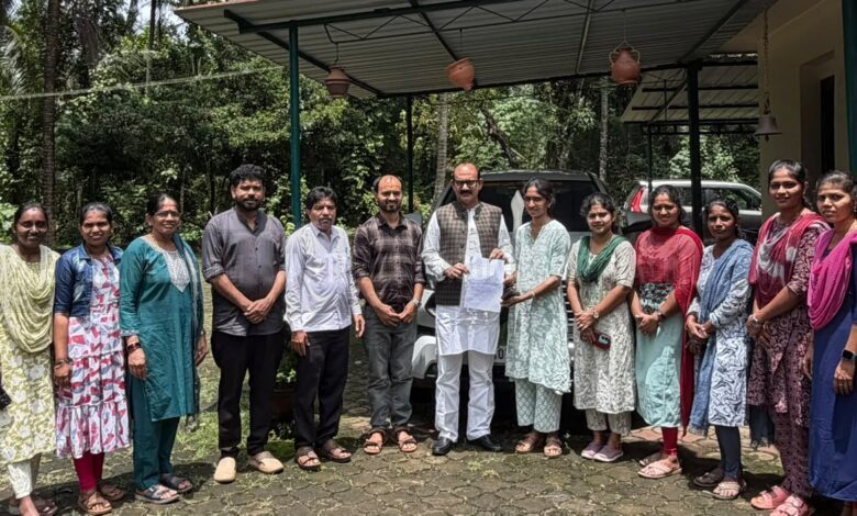 ಕನಿಷ್ಠ ವೇತನ ನಿಗದಿಪಡಿಸಲು ಆಗ್ರಹಿಸಿ ಟಿ.ಎಂ. ಶಹೀದ್ ತೆಕ್ಕಿಲ್ ಅವರಿಗೆ ಗ್ರಾಮ ಸಂಪನ್ಮೂಲ ವ್ಯಕ್ತಿಗಳಿಂದ (VRP) ಮನವಿ... whatsapp image 2026 07 11 at 2.48.52 pm